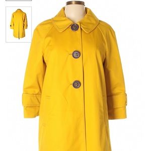 Kate Spade Elegant 3/4 sleeve coat with gorgeous lining and purple buttons!
